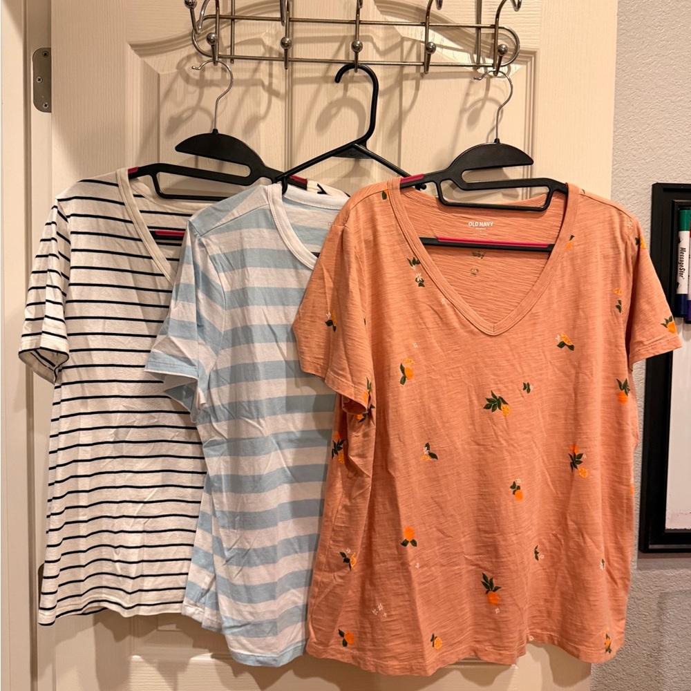 3 Size L Old Navy Tops